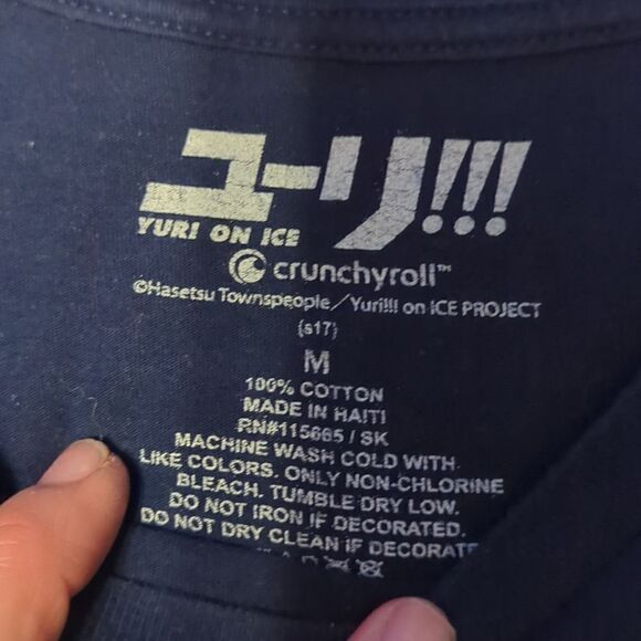 Yuri on Ice Shirt Medium Anime MANGA Blue Crunchyroll T-Shirt Skating LGBTQ - Picture 3 of 4